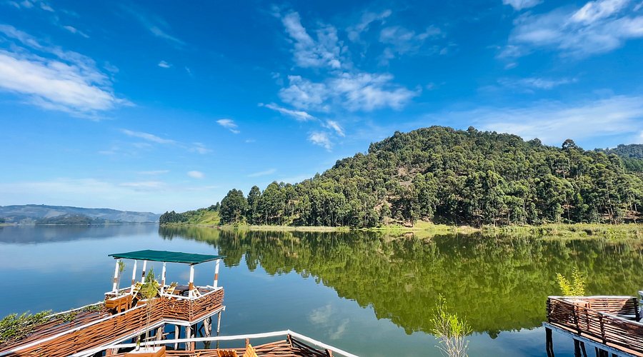 Eco-Lodge Reviews at Lake Bunyonyi: Local's Guide with kids