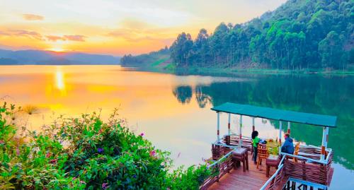 Eco-Lodge Reviews at Lake Bunyonyi: Local's Guide with kids