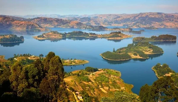 Eco-Lodge Reviews at Lake Bunyonyi: Local's Guide with kids