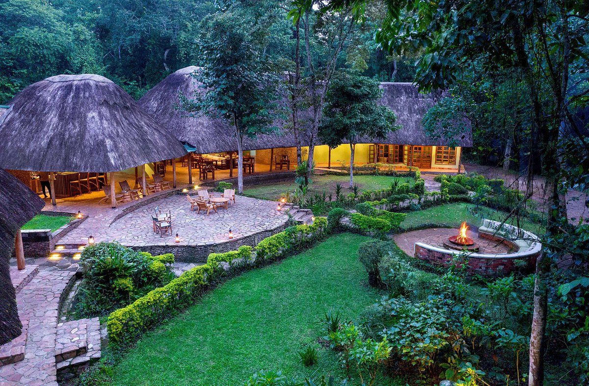 What accommodation options exist in Uganda (budget, mid-range, luxury)?