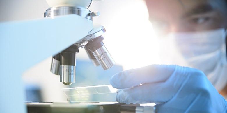 What health clinics/facilities exist for tourists in Uganda?