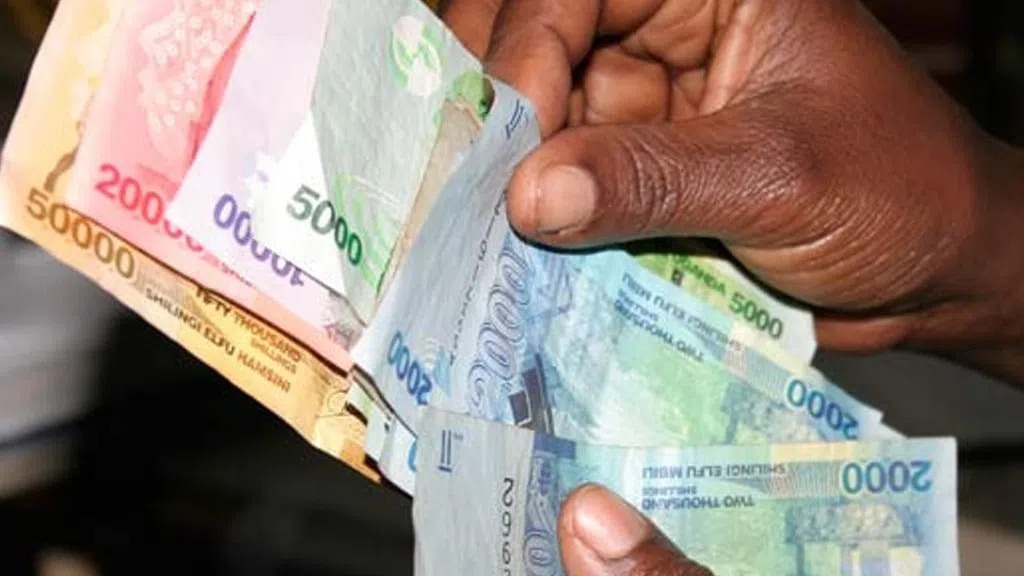 What is the currency in Uganda and how should I manage money?