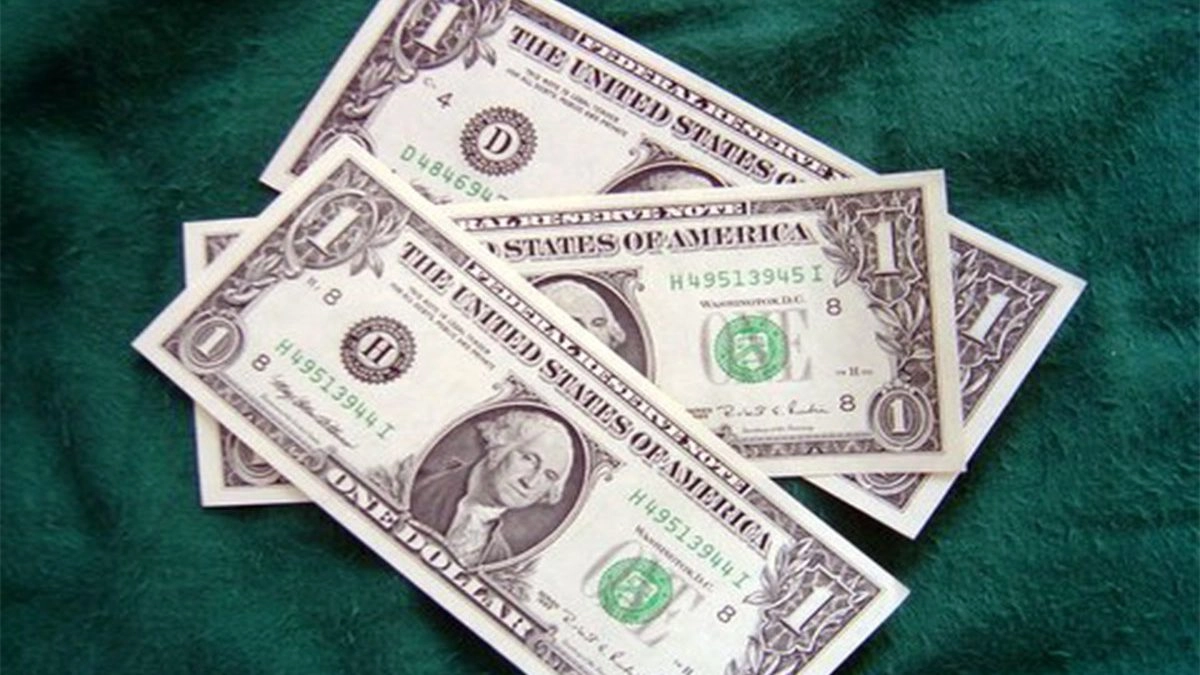 What is the tipping culture in Uganda?