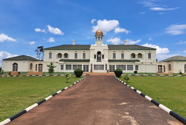 Ultimate Uganda Cultural Holiday Itinerary — A 14-Day Journey Through Heritage, Kingdoms & Traditions